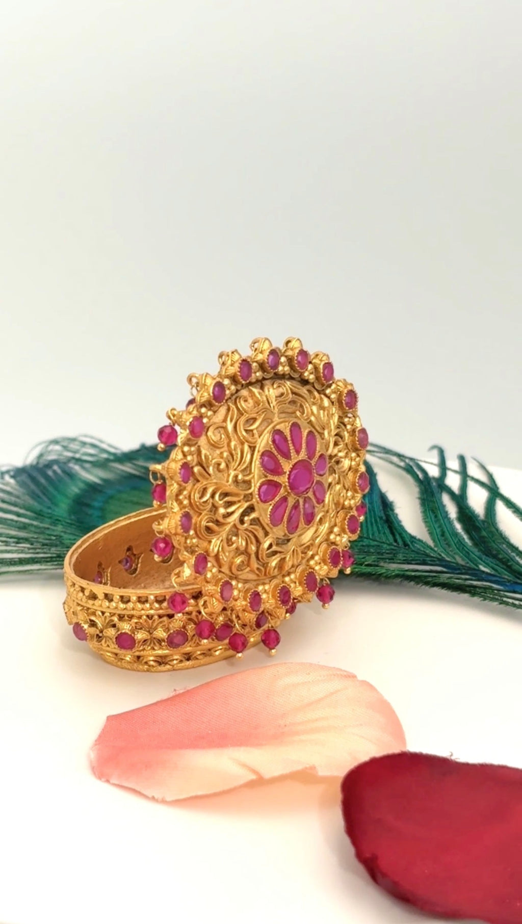 Sacred Shankha Kumkum Box | Filigree Conch Shell Sindoor Box: GV-RG-S-K-076