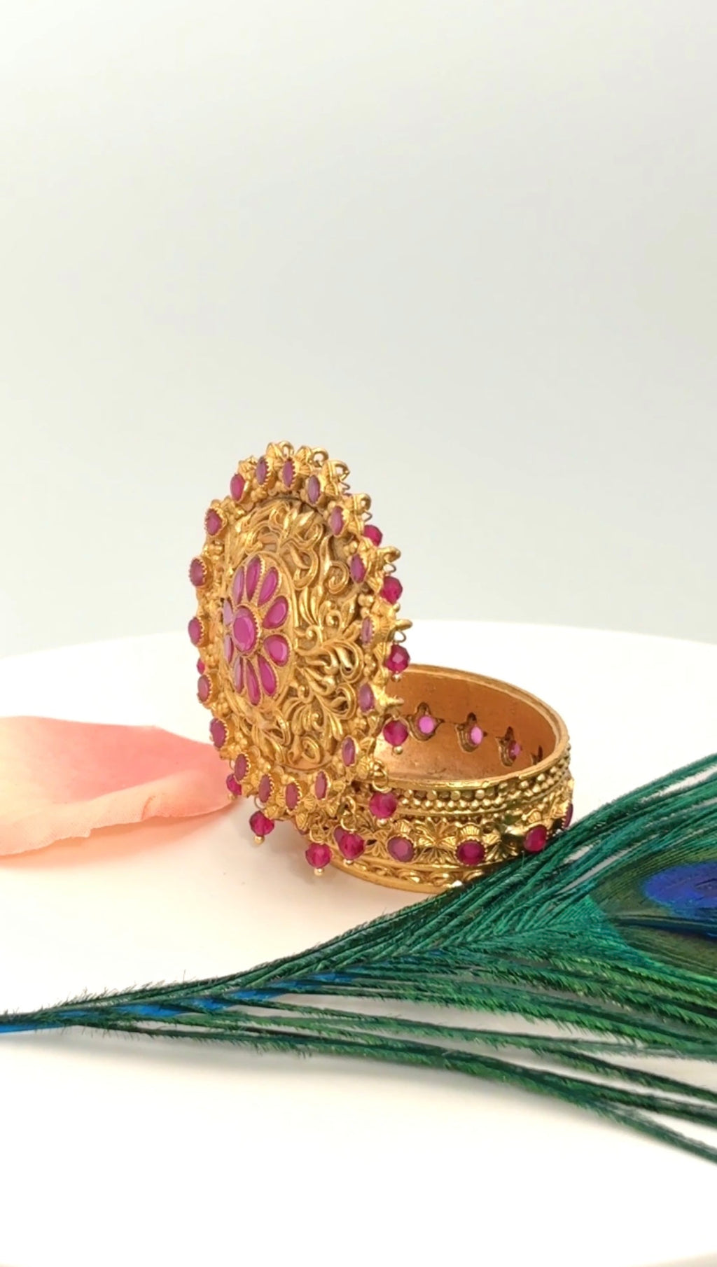 Sacred Shankha Kumkum Box | Filigree Conch Shell Sindoor Box: GV-RG-S-K-076