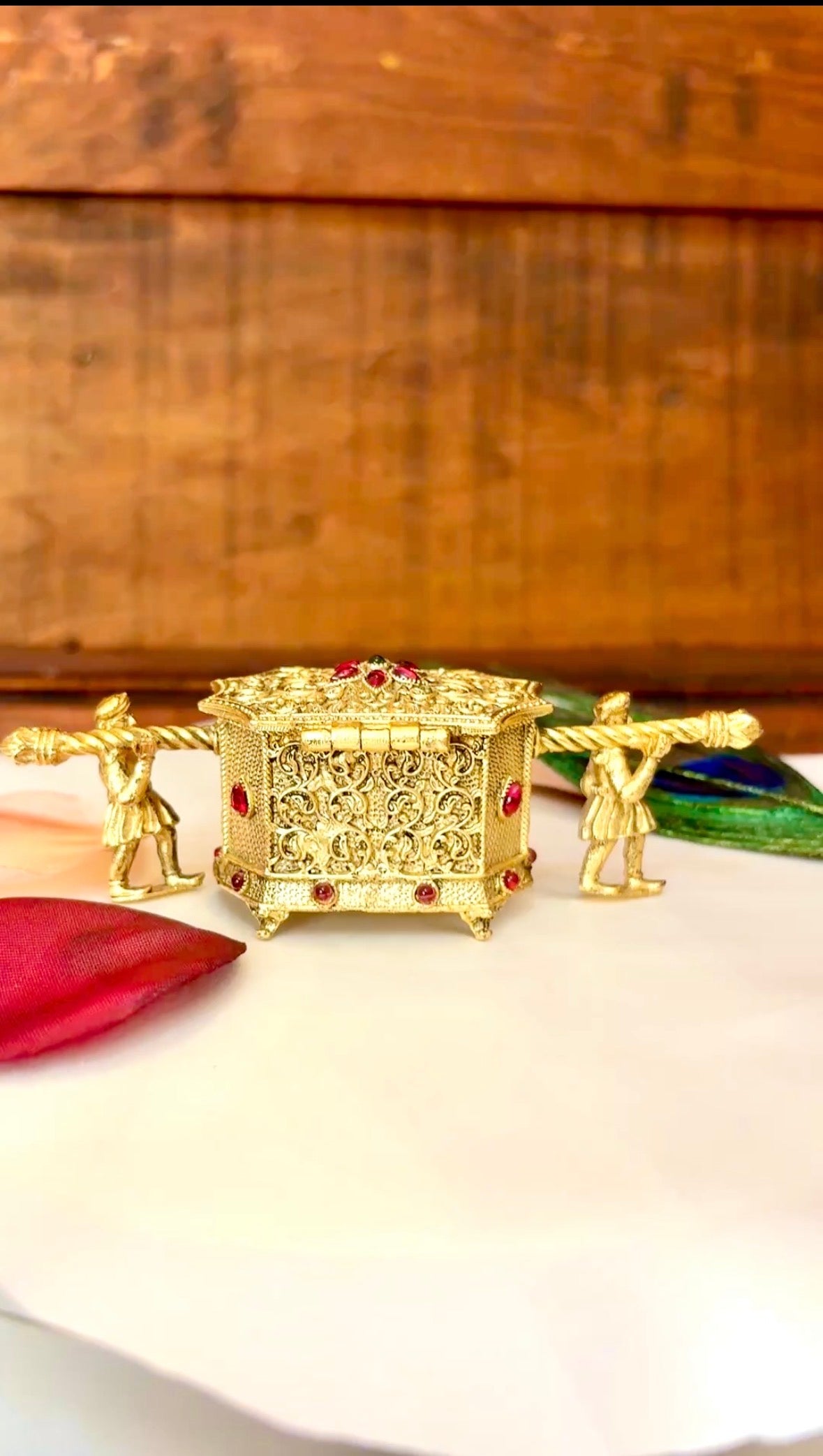 Royal Palki Kumkum Box | Palanquin Bearer Figures Gold Filigree Sindoor Box – GV-RG-S-K-102