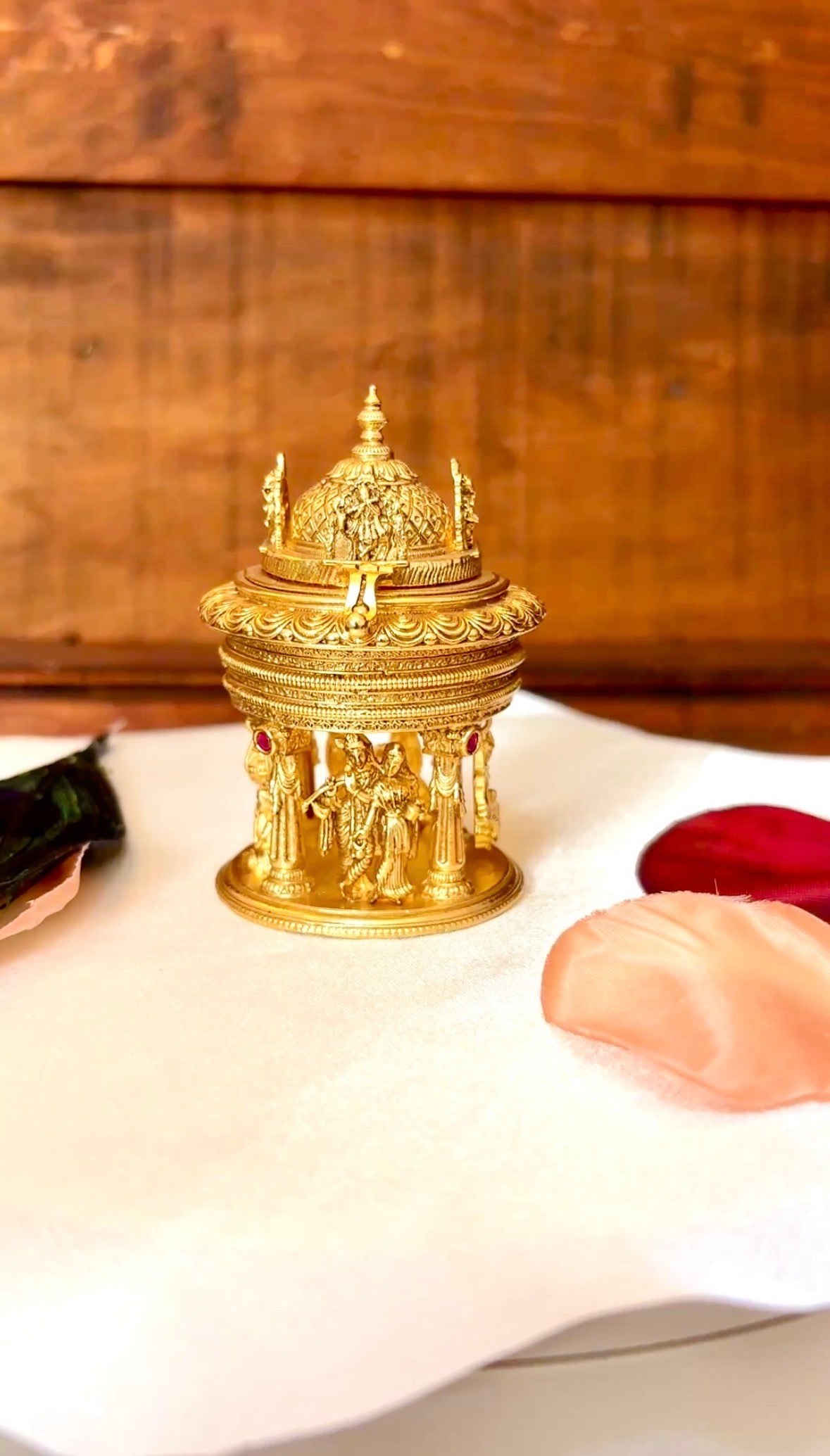 Radha Krishna Rasleela Mandapa Kumkum Box | Temple Pillars Gopis Gold Sindoor Box – GV-RG-S-K-104