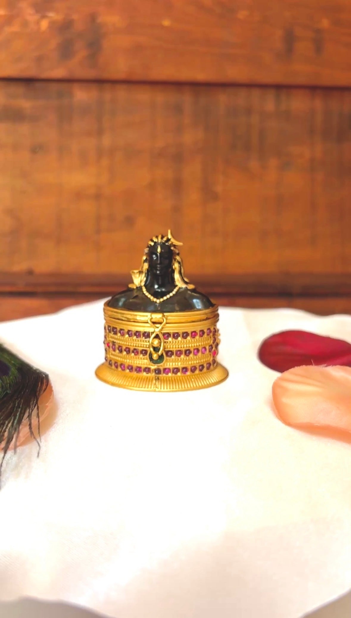 Adiyogi Shiva Kumkum Box | Black Bust Triple Ruby Row Gold Sindoor Box – GV-RG-S-K-105