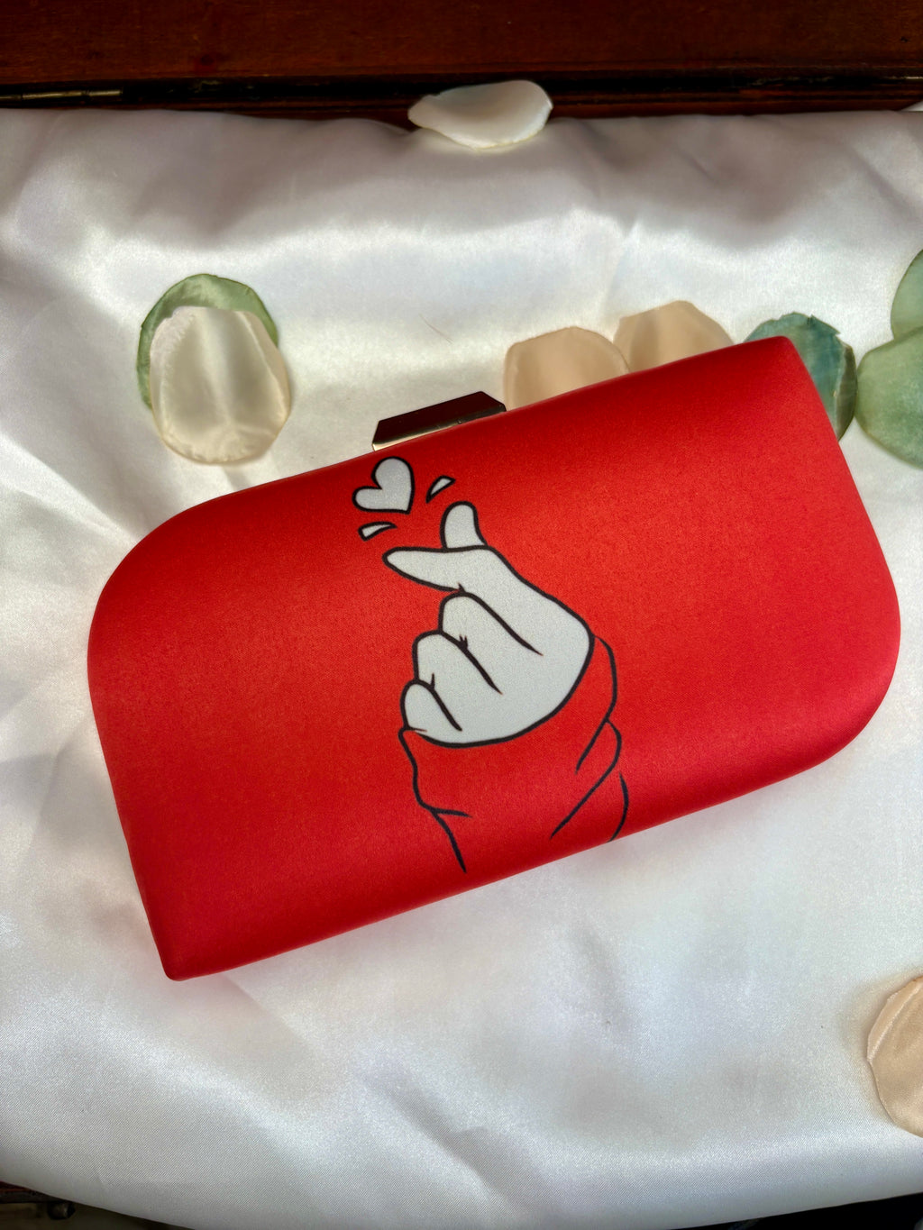 Korean Finger Heart Clutch Bag | K-Pop Love Gesture Purse – GV-RG-S-BG-009