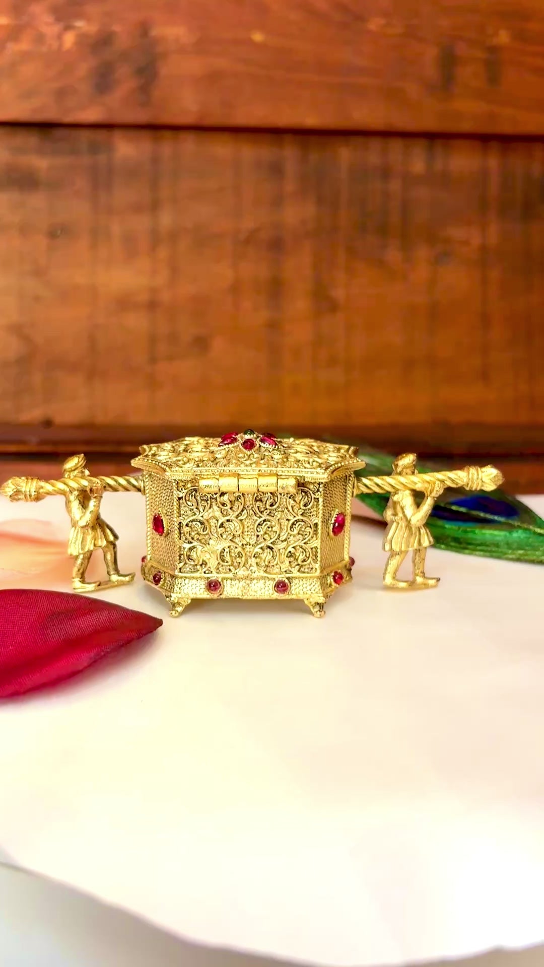 Royal Palki Kumkum Box | Palanquin Bearer Figures Gold Filigree Sindoor Box – GV-RG-S-K-102