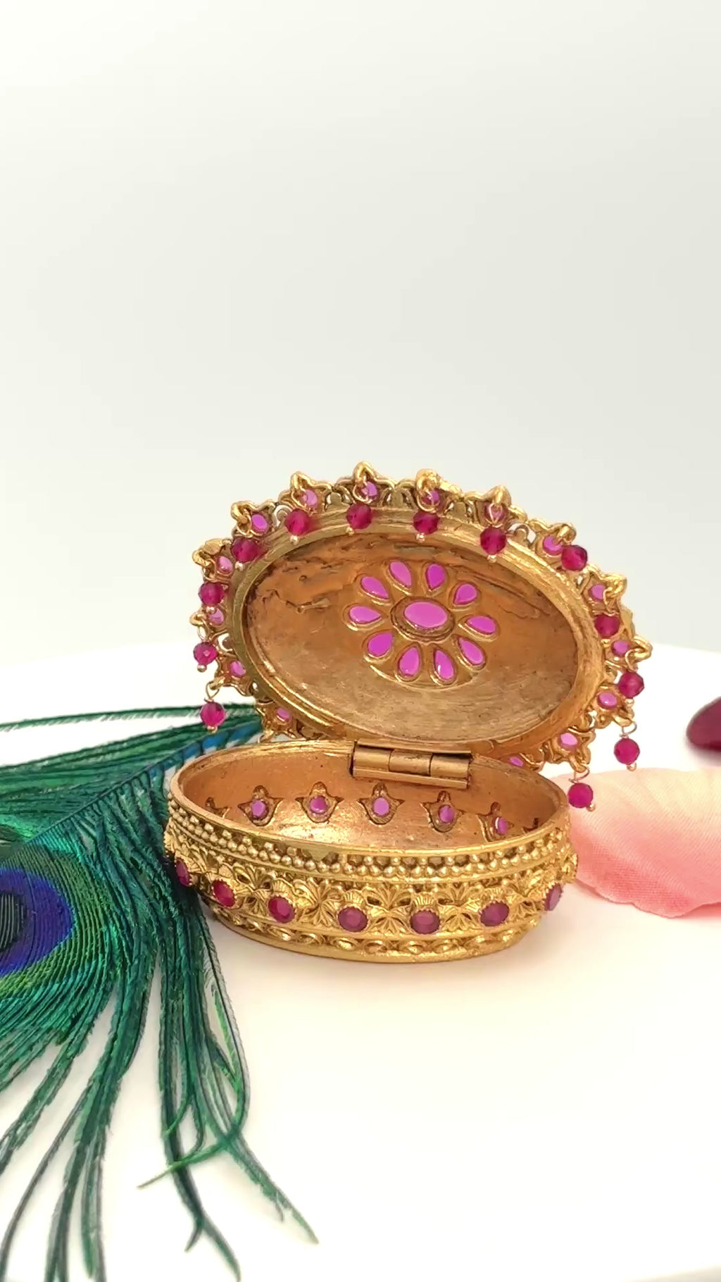 Sacred Shankha Kumkum Box | Filigree Conch Shell Sindoor Box: GV-RG-S-K-076